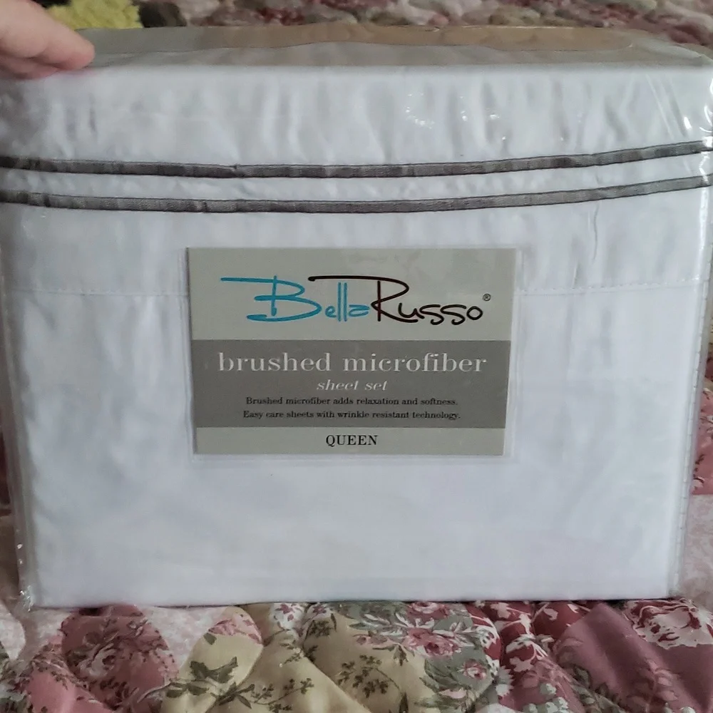 COPY - NIP Bella Russo Queen Microfiber Sheet Set